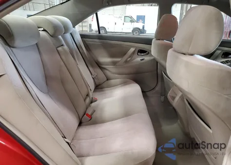 2011 Toyota Camry Base z USA, uszkodzony, nr VIN 4T1BF3EK7BU643830